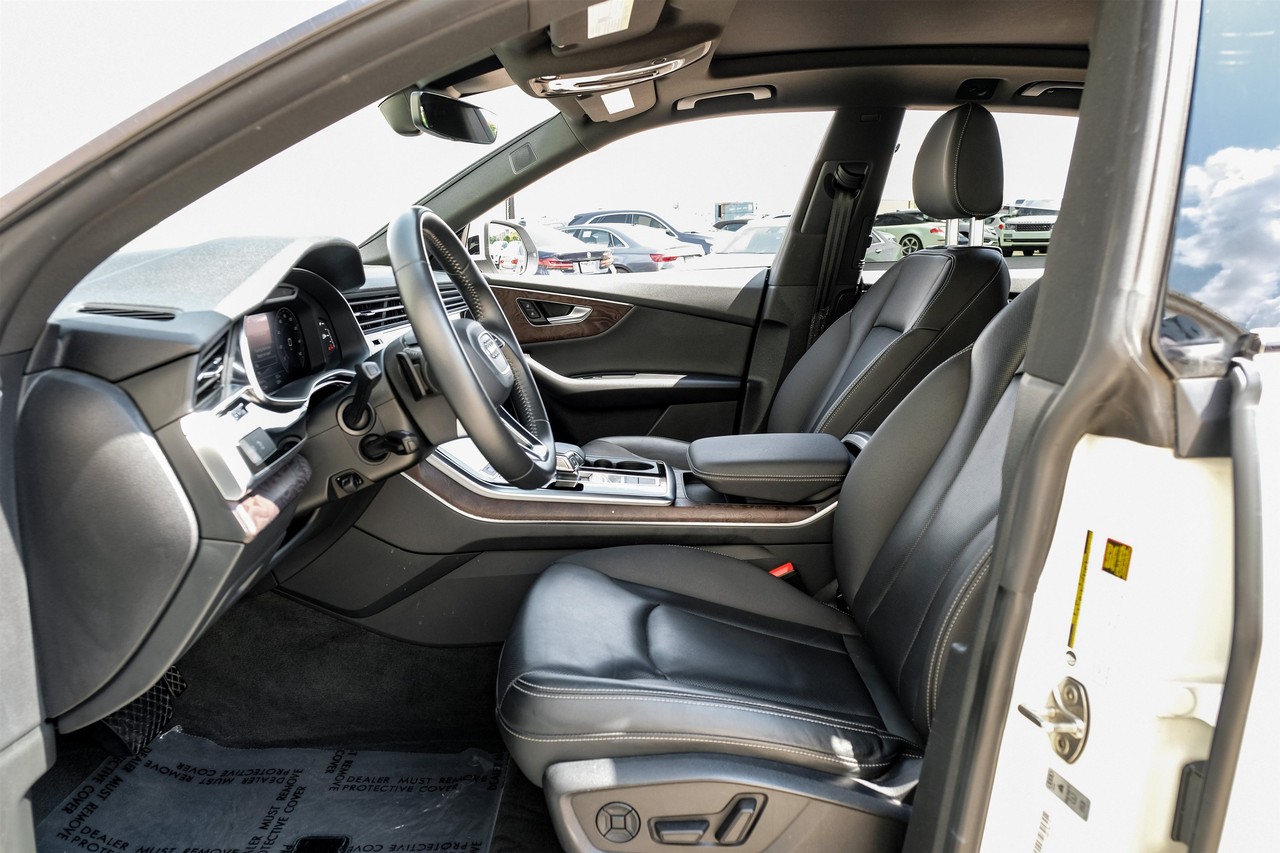 Audi Q8 Vehicle Main Gallery Image 04