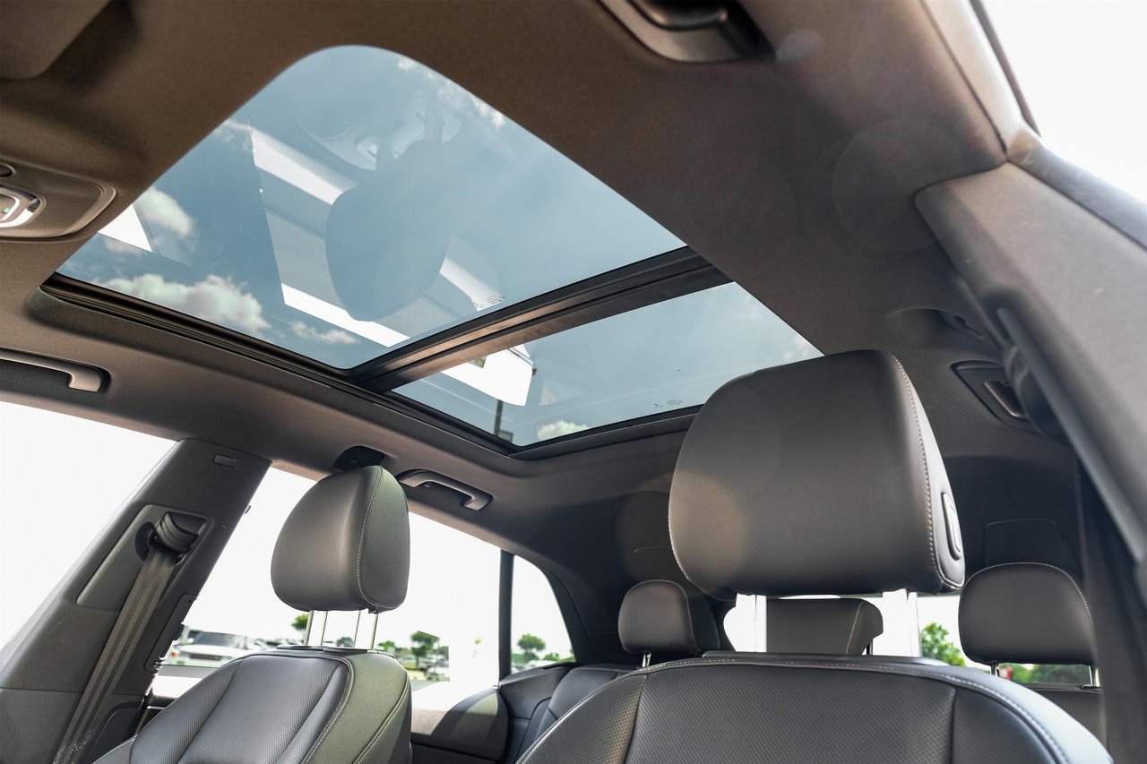Audi Q8 Vehicle Main Gallery Image 05