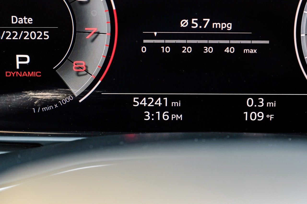 Audi Q8 Vehicle Main Gallery Image 21