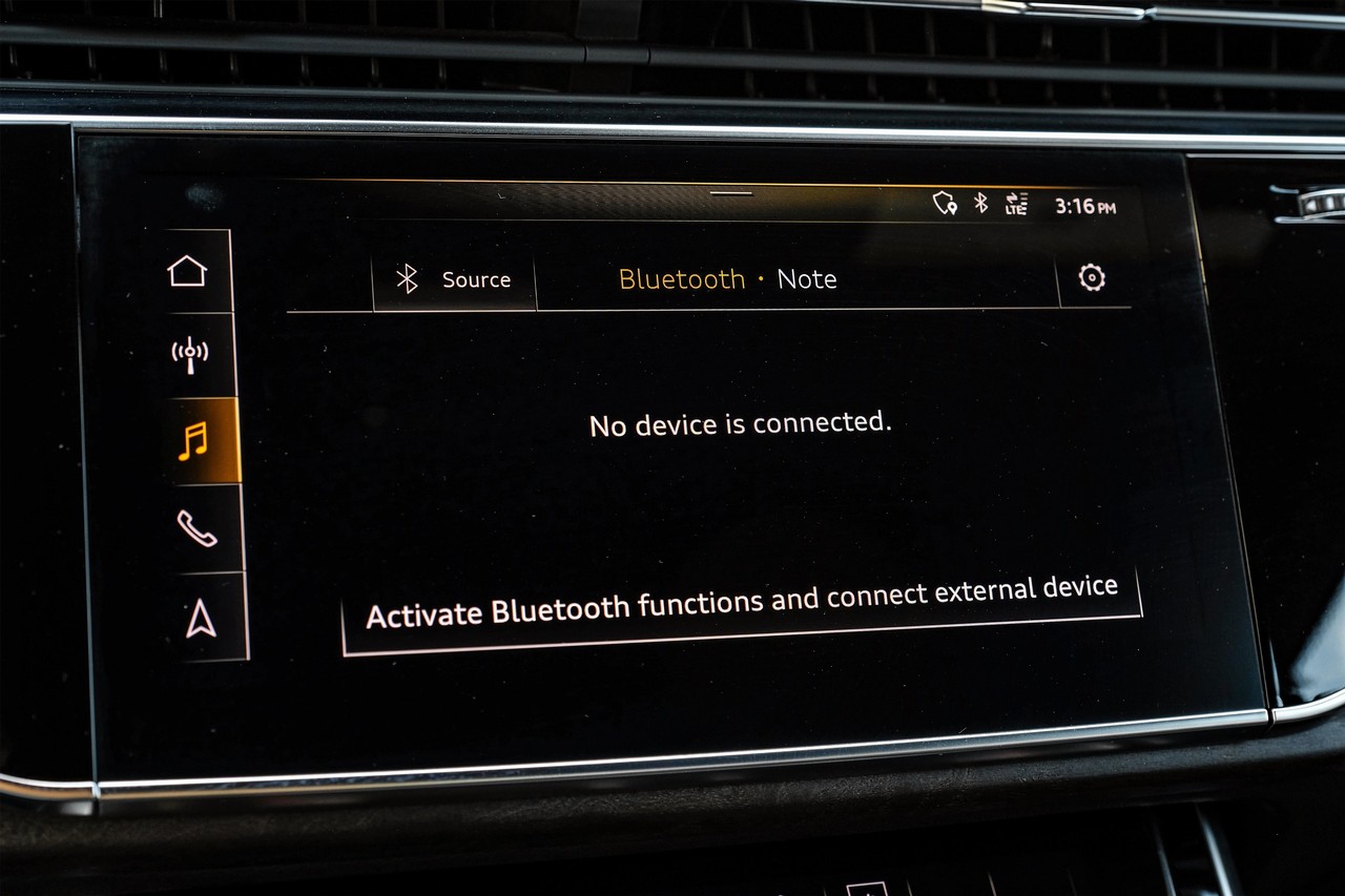 Audi Q8 Vehicle Main Gallery Image 28