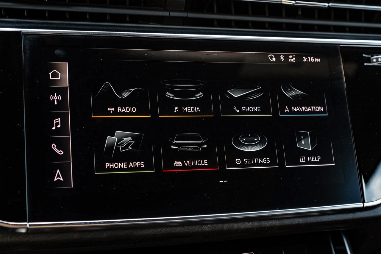 Audi Q8 Vehicle Main Gallery Image 29