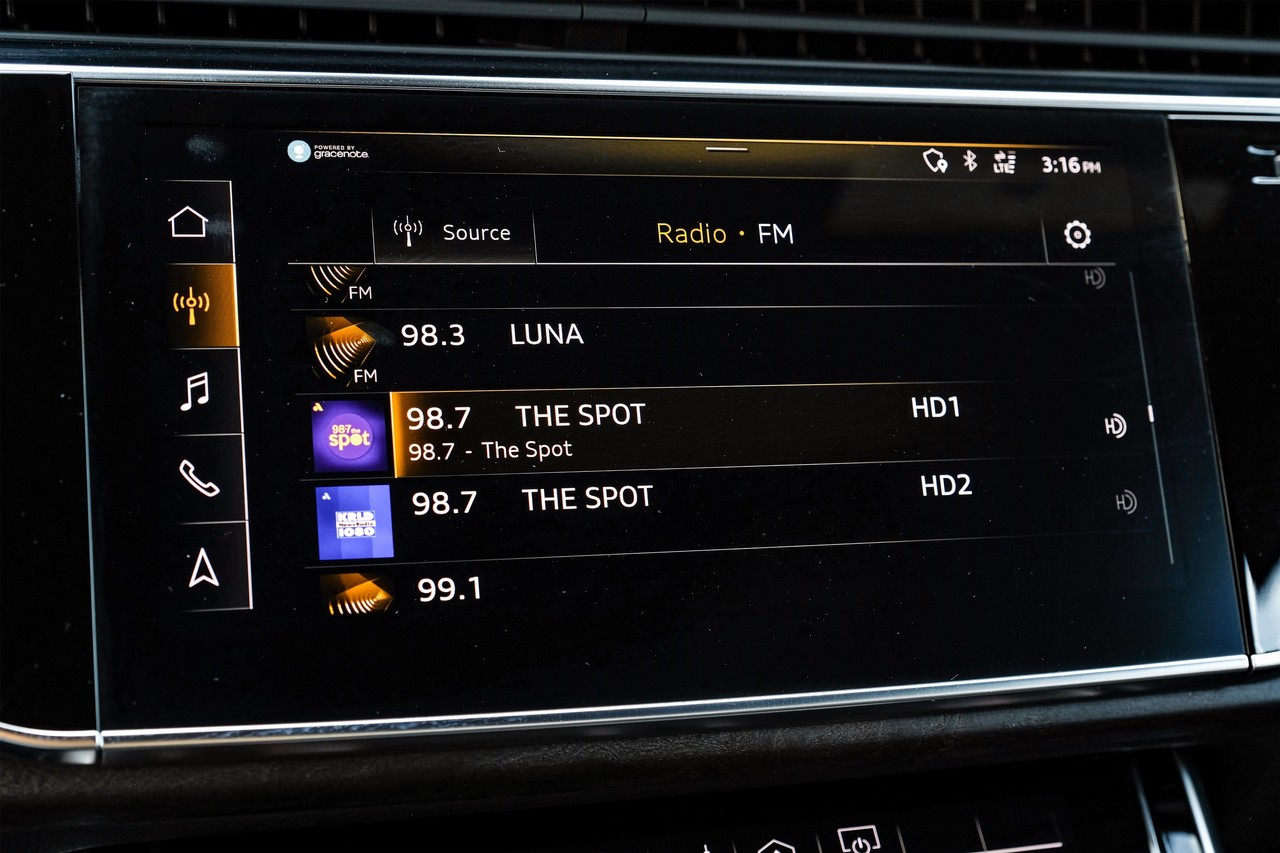 Audi Q8 Vehicle Main Gallery Image 30