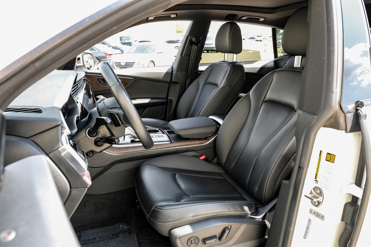 Audi Q8 Vehicle Main Gallery Image 31