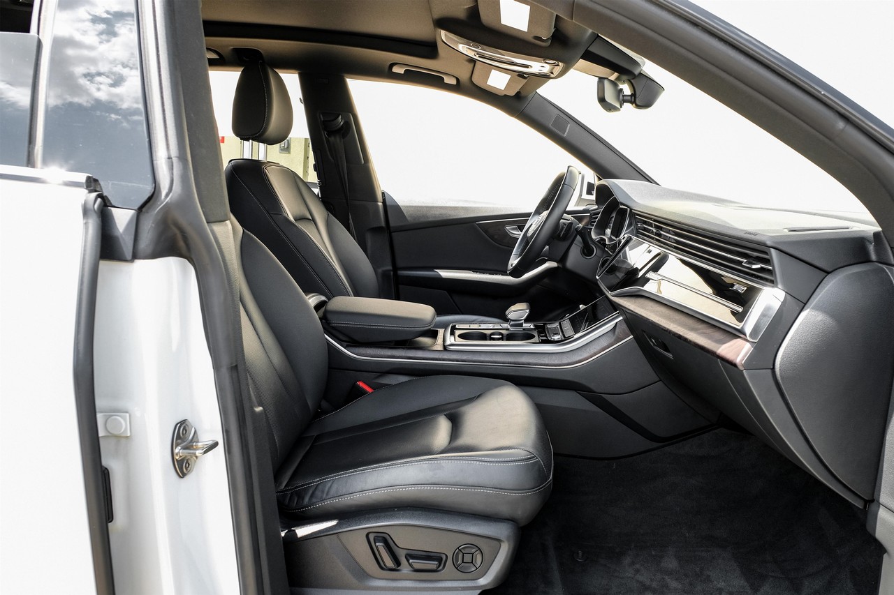 Audi Q8 Vehicle Main Gallery Image 32
