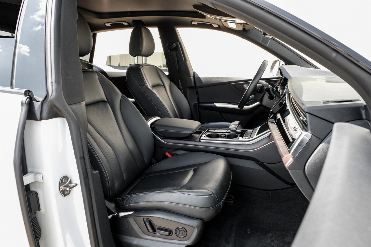 Audi Q8 Vehicle Main Gallery Image 33