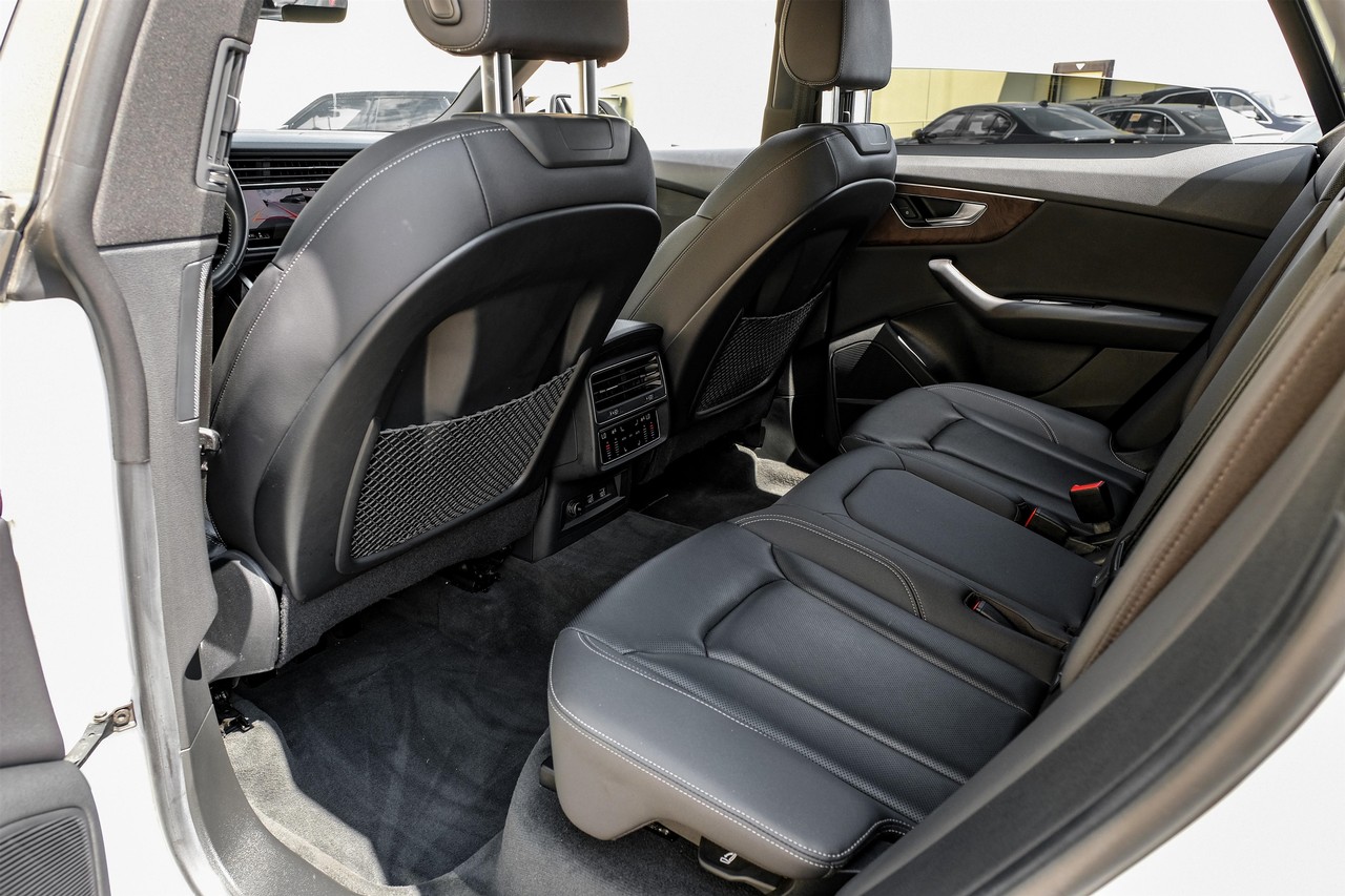 Audi Q8 Vehicle Main Gallery Image 36