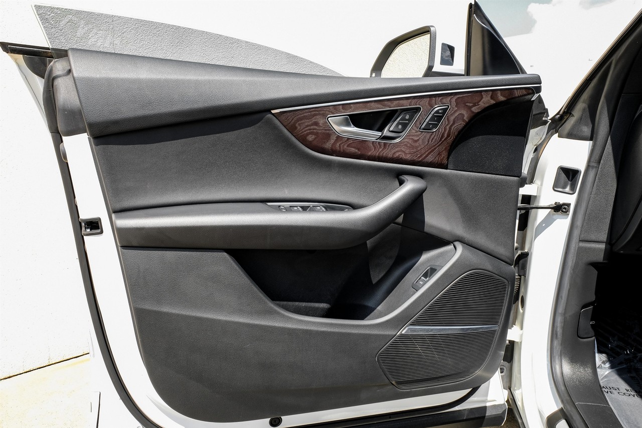Audi Q8 Vehicle Main Gallery Image 40