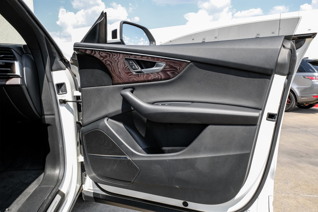 Audi Q8 Vehicle Main Gallery Image 42