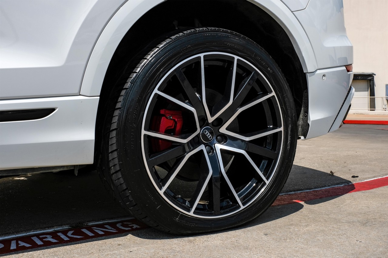 Audi Q8 Vehicle Main Gallery Image 52