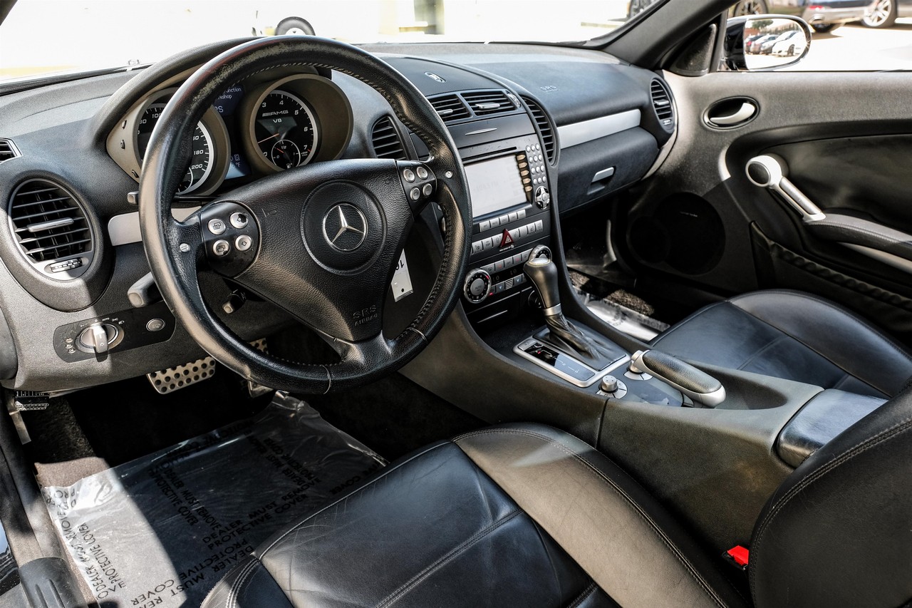 Mercedes-Benz SLK-Class Vehicle Main Gallery Image 03