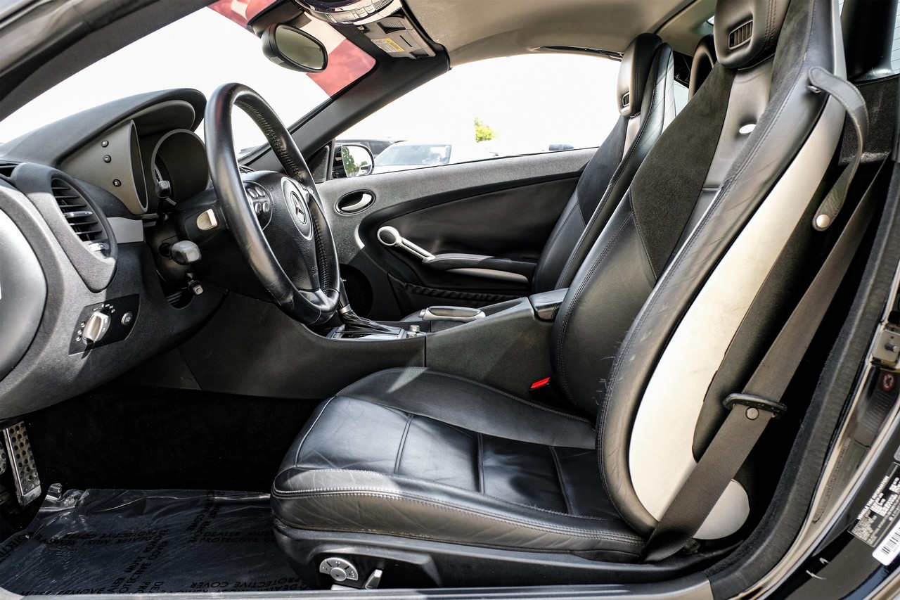 Mercedes-Benz SLK-Class Vehicle Main Gallery Image 04