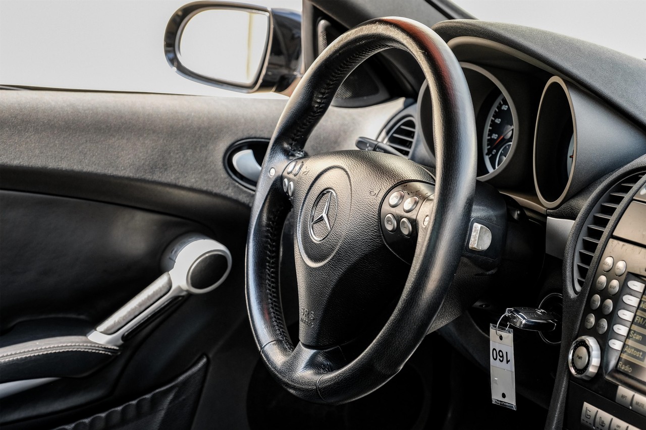 Mercedes-Benz SLK-Class Vehicle Main Gallery Image 13