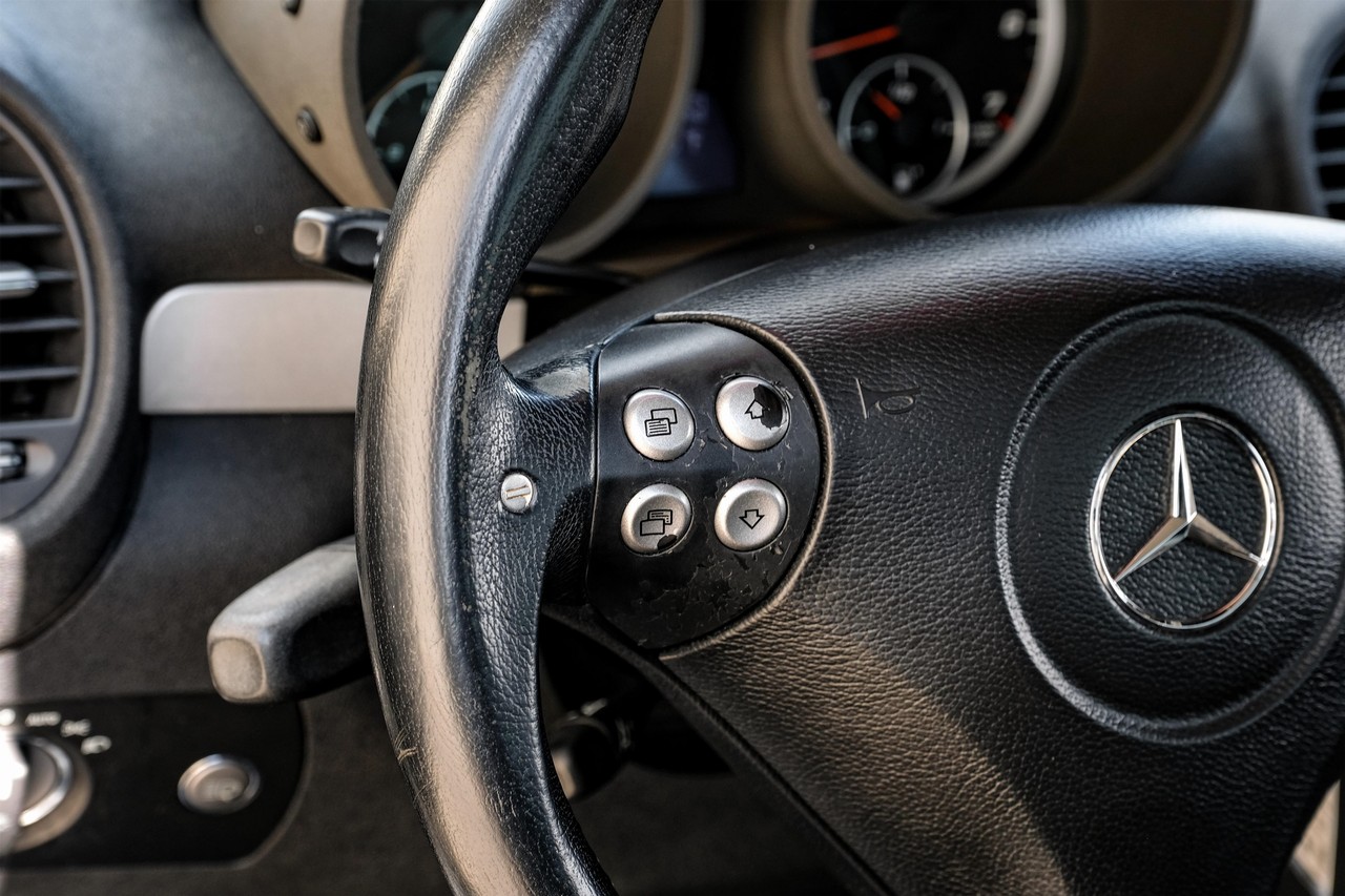 Mercedes-Benz SLK-Class Vehicle Main Gallery Image 15