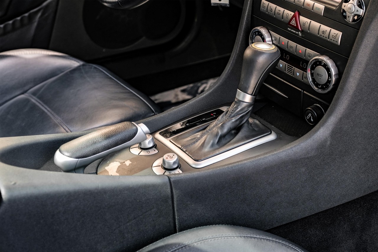 Mercedes-Benz SLK-Class Vehicle Main Gallery Image 19