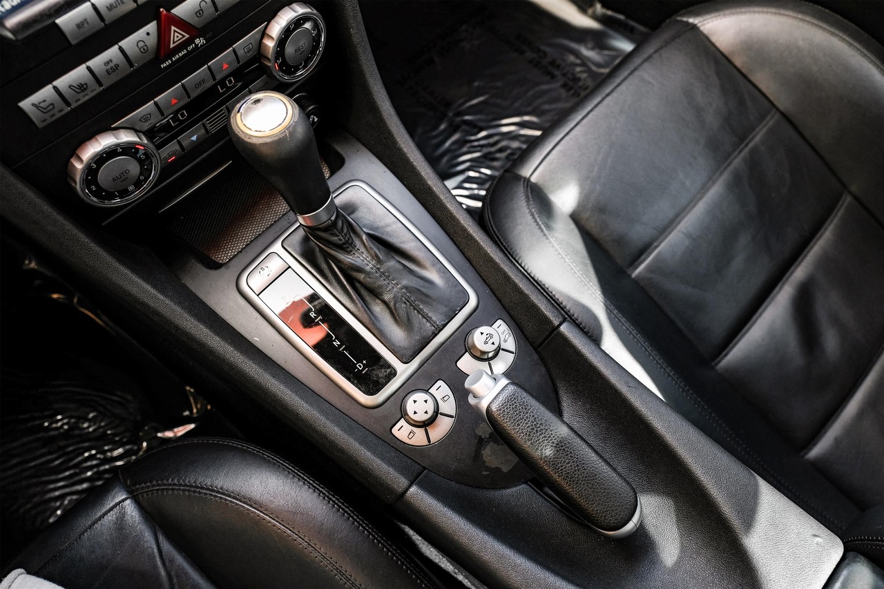 Mercedes-Benz SLK-Class Vehicle Main Gallery Image 20