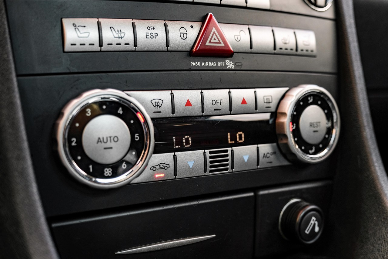 Mercedes-Benz SLK-Class Vehicle Main Gallery Image 21
