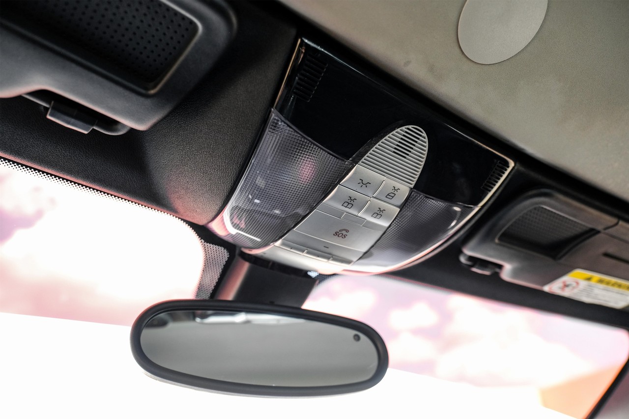 Mercedes-Benz SLK-Class Vehicle Main Gallery Image 22