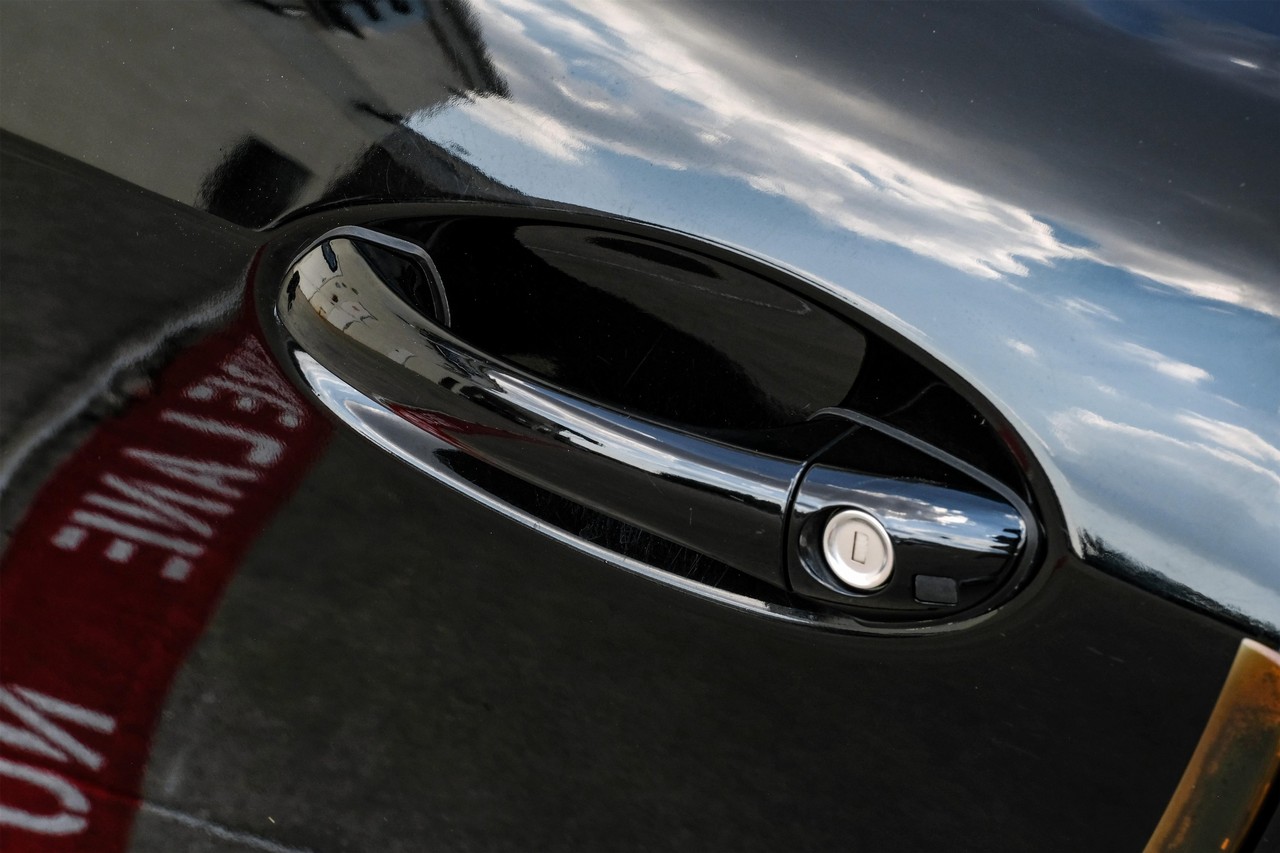 Mercedes-Benz SLK-Class Vehicle Main Gallery Image 30