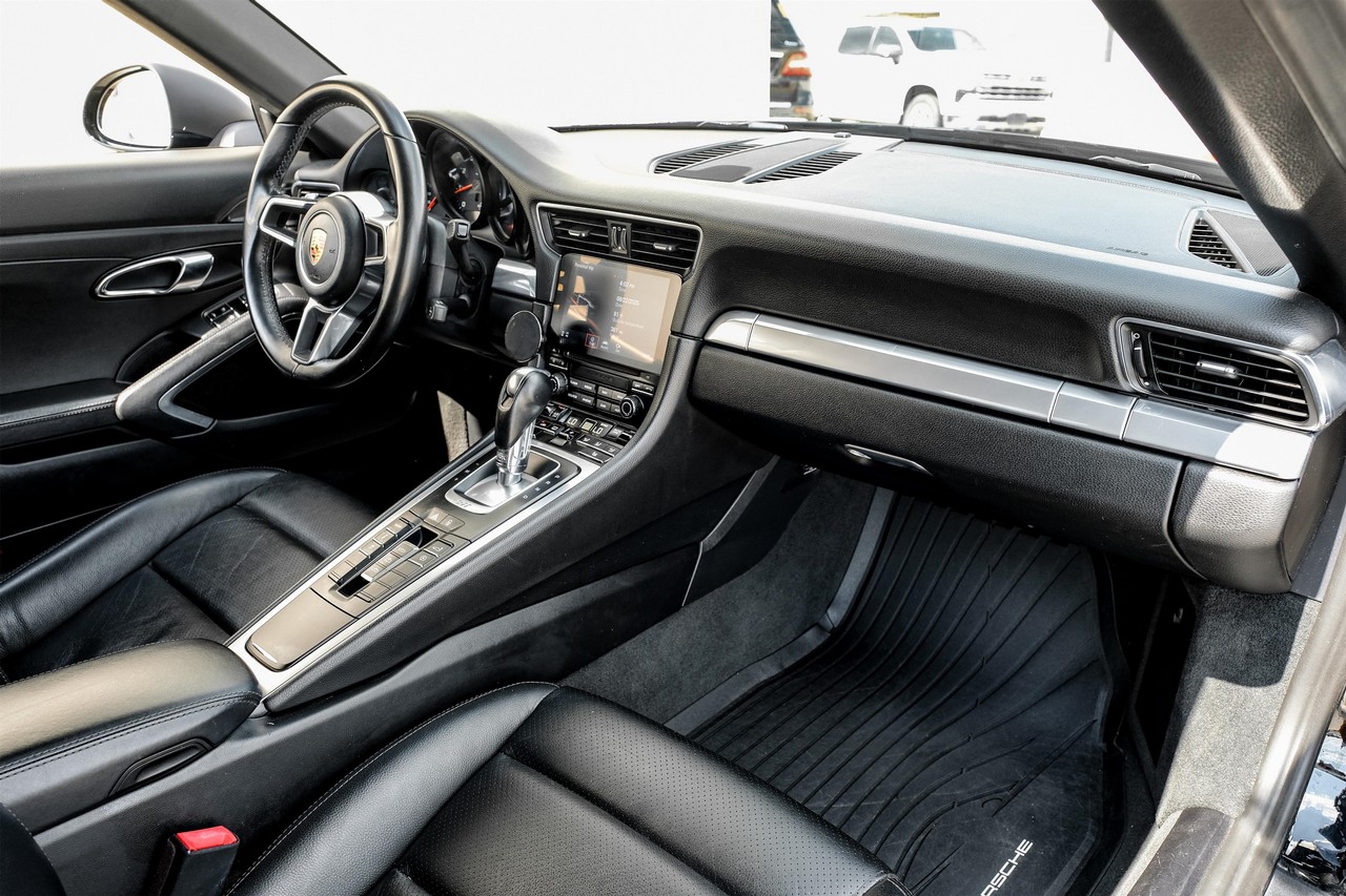 Porsche 911 Vehicle Main Gallery Image 15