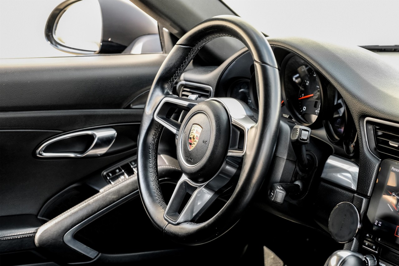 Porsche 911 Vehicle Main Gallery Image 16