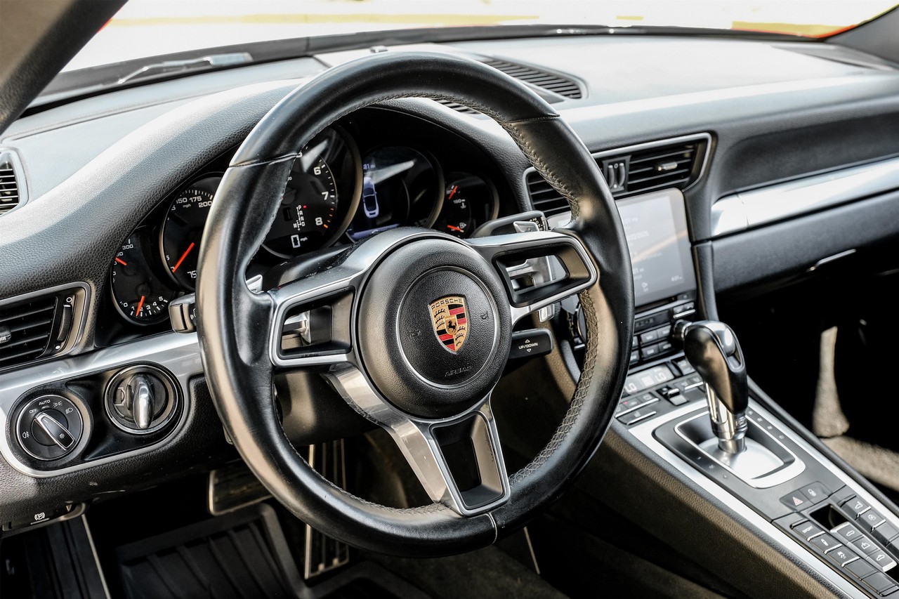 Porsche 911 Vehicle Main Gallery Image 17