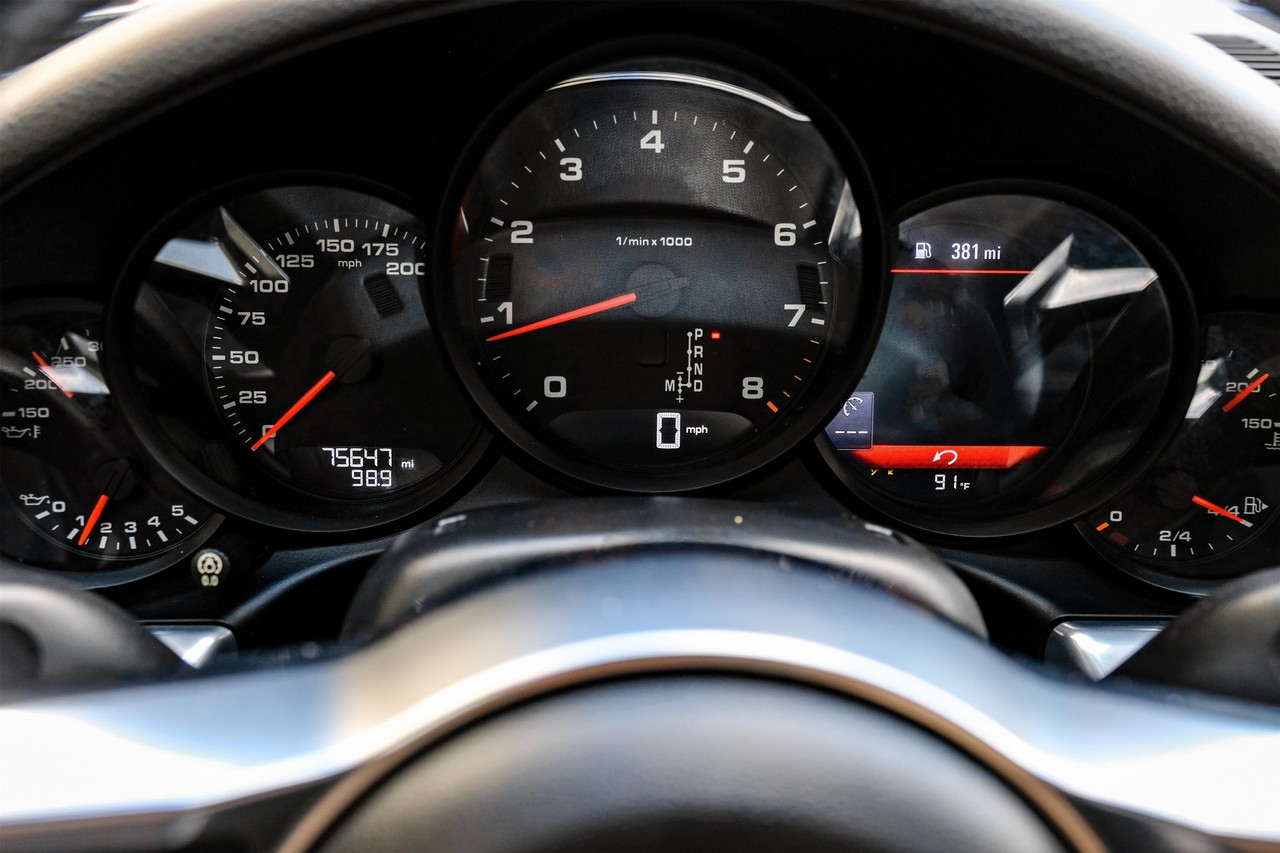 Porsche 911 Vehicle Main Gallery Image 18