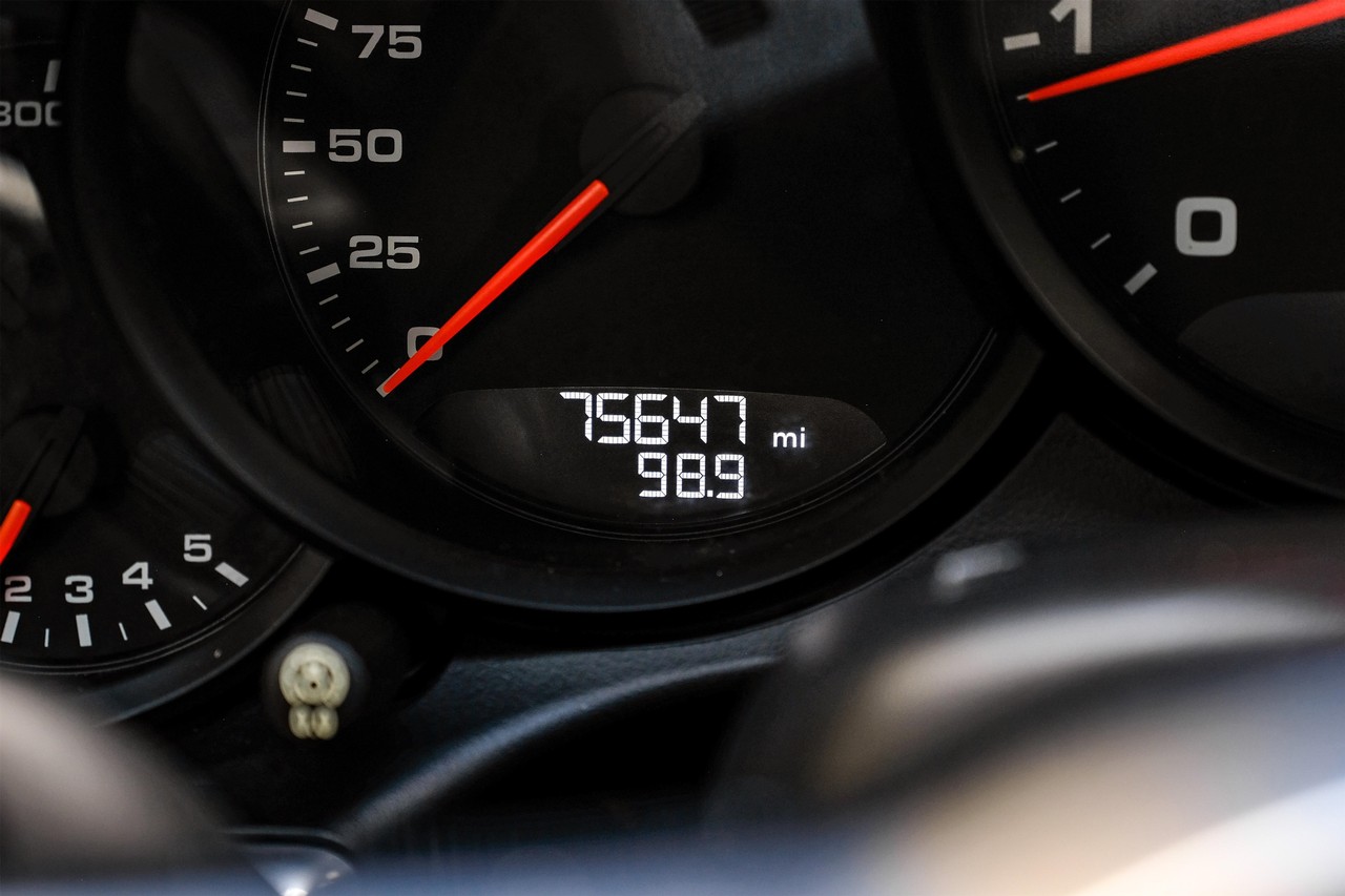 Porsche 911 Vehicle Main Gallery Image 19