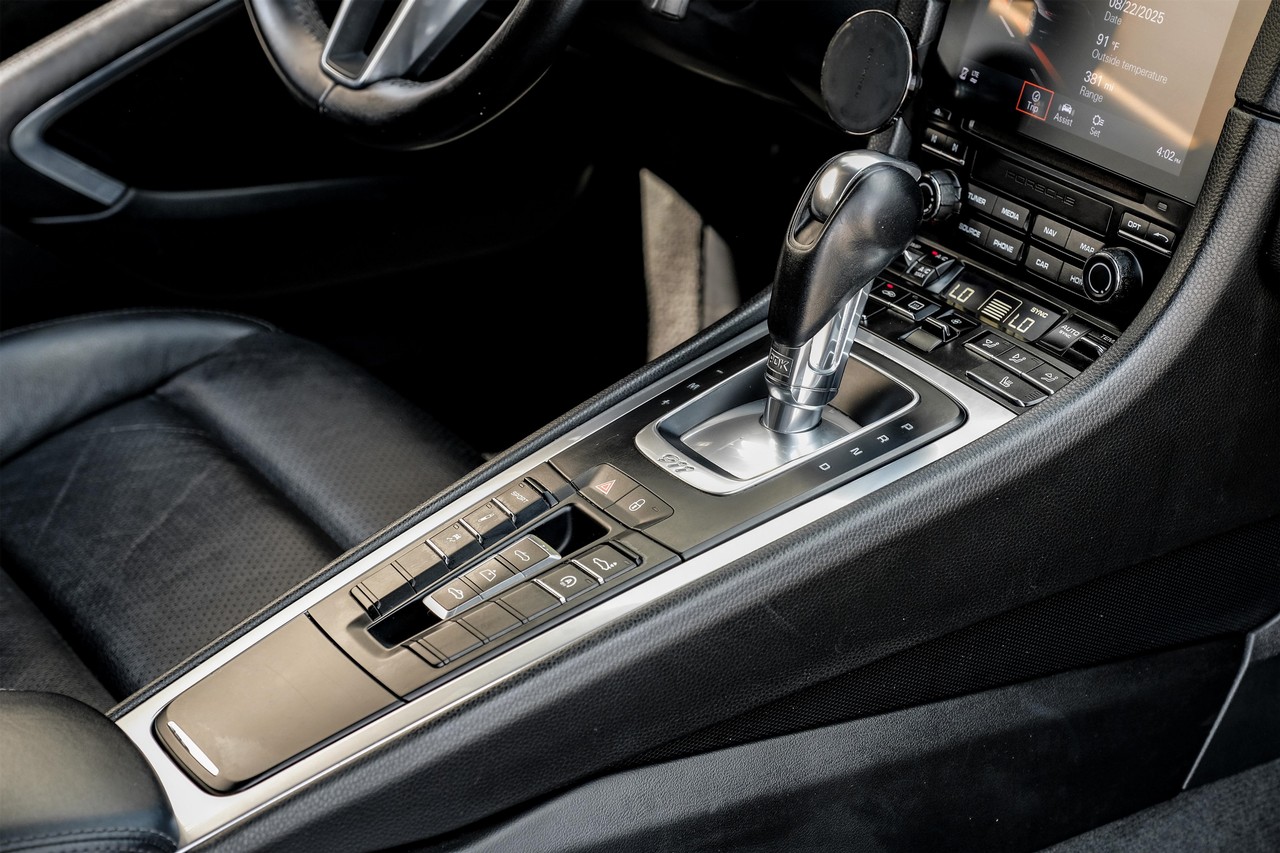 Porsche 911 Vehicle Main Gallery Image 21