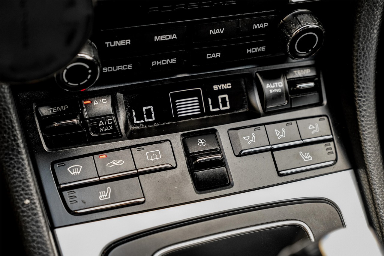 Porsche 911 Vehicle Main Gallery Image 23