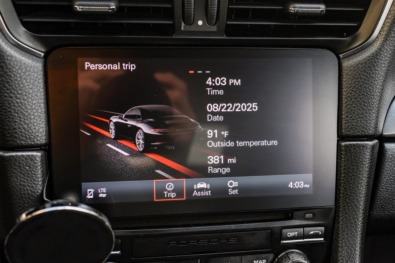 Porsche 911 Vehicle Main Gallery Image 25