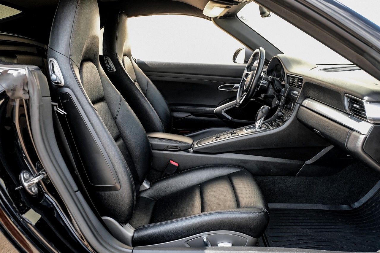 Porsche 911 Vehicle Main Gallery Image 30