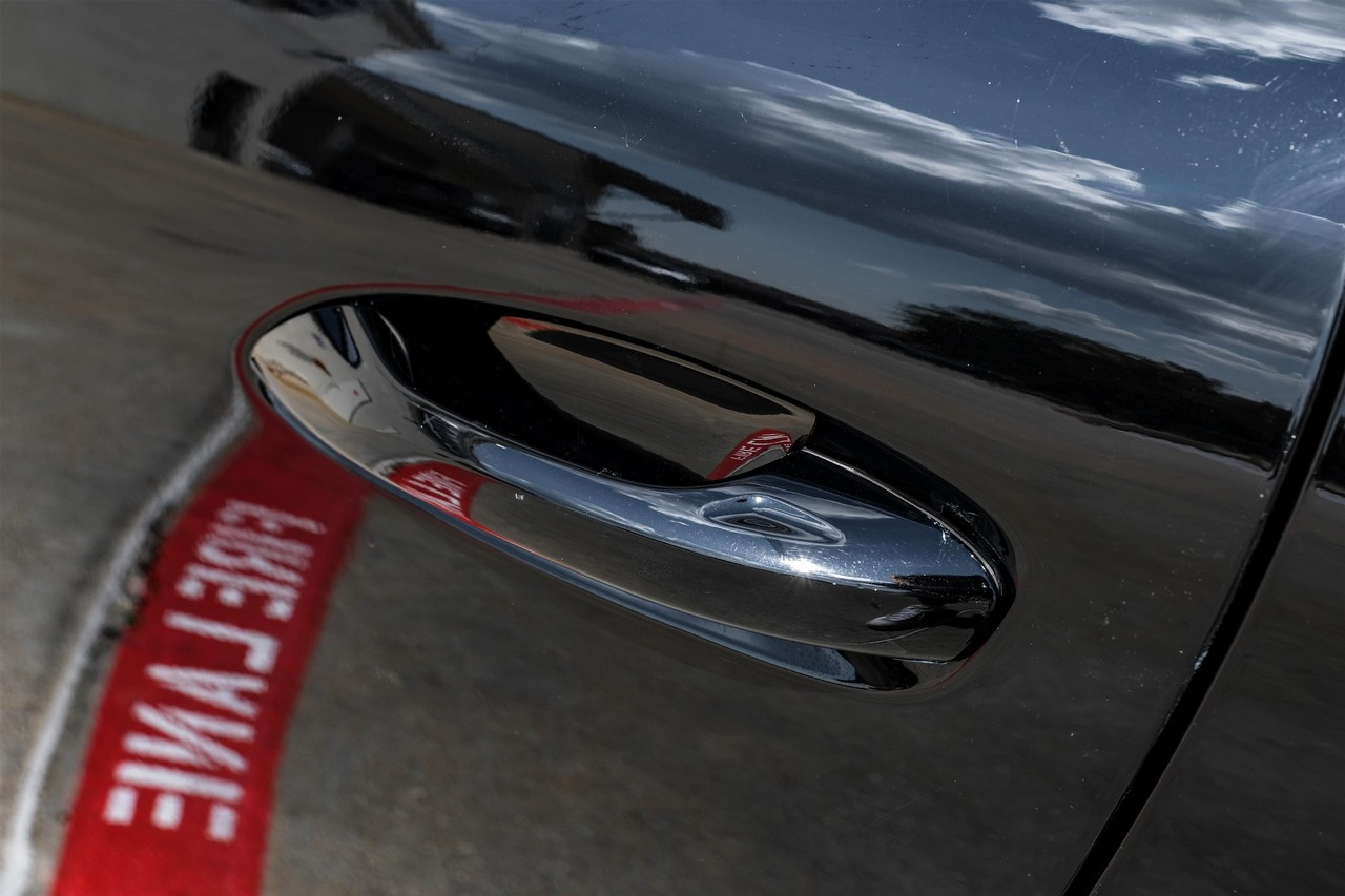 Porsche 911 Vehicle Main Gallery Image 32