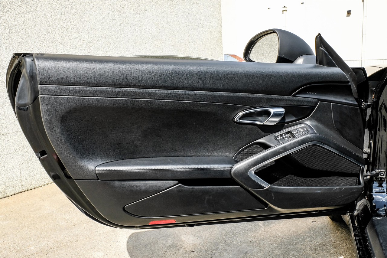 Porsche 911 Vehicle Main Gallery Image 34