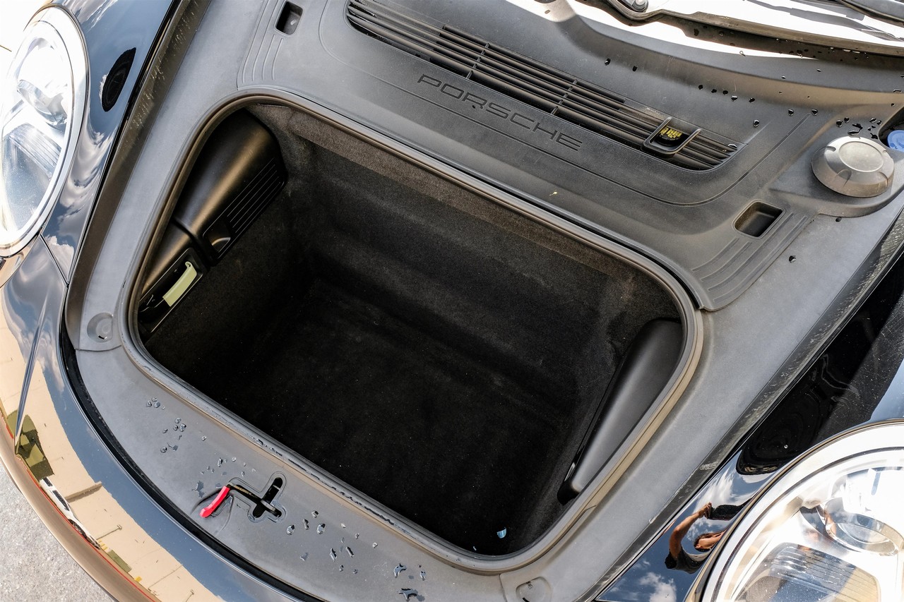 Porsche 911 Vehicle Main Gallery Image 39