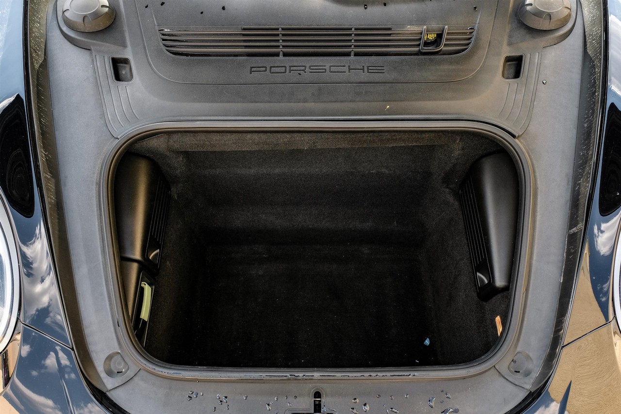 Porsche 911 Vehicle Main Gallery Image 40