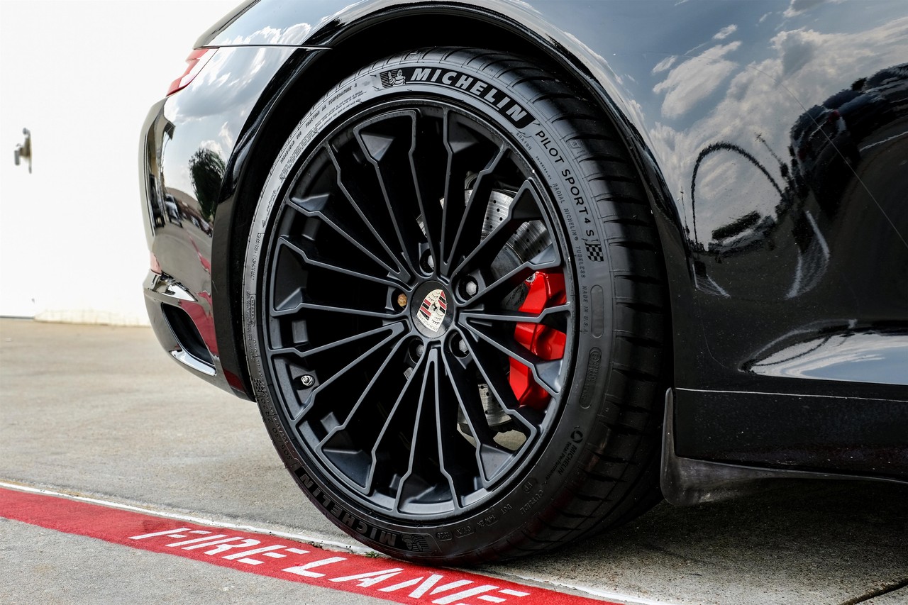 Porsche 911 Vehicle Main Gallery Image 42