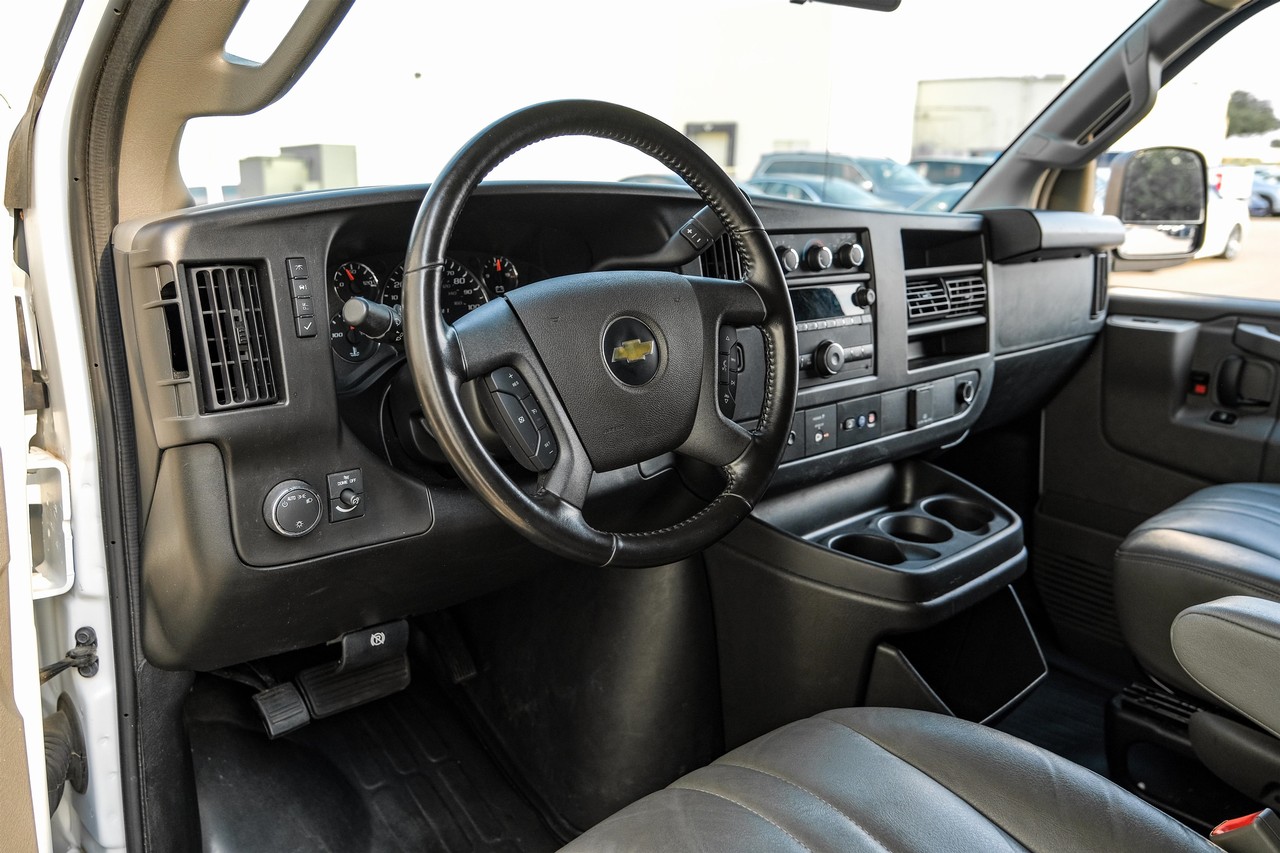 Chevrolet Express Cargo Van Vehicle Main Gallery Image 03
