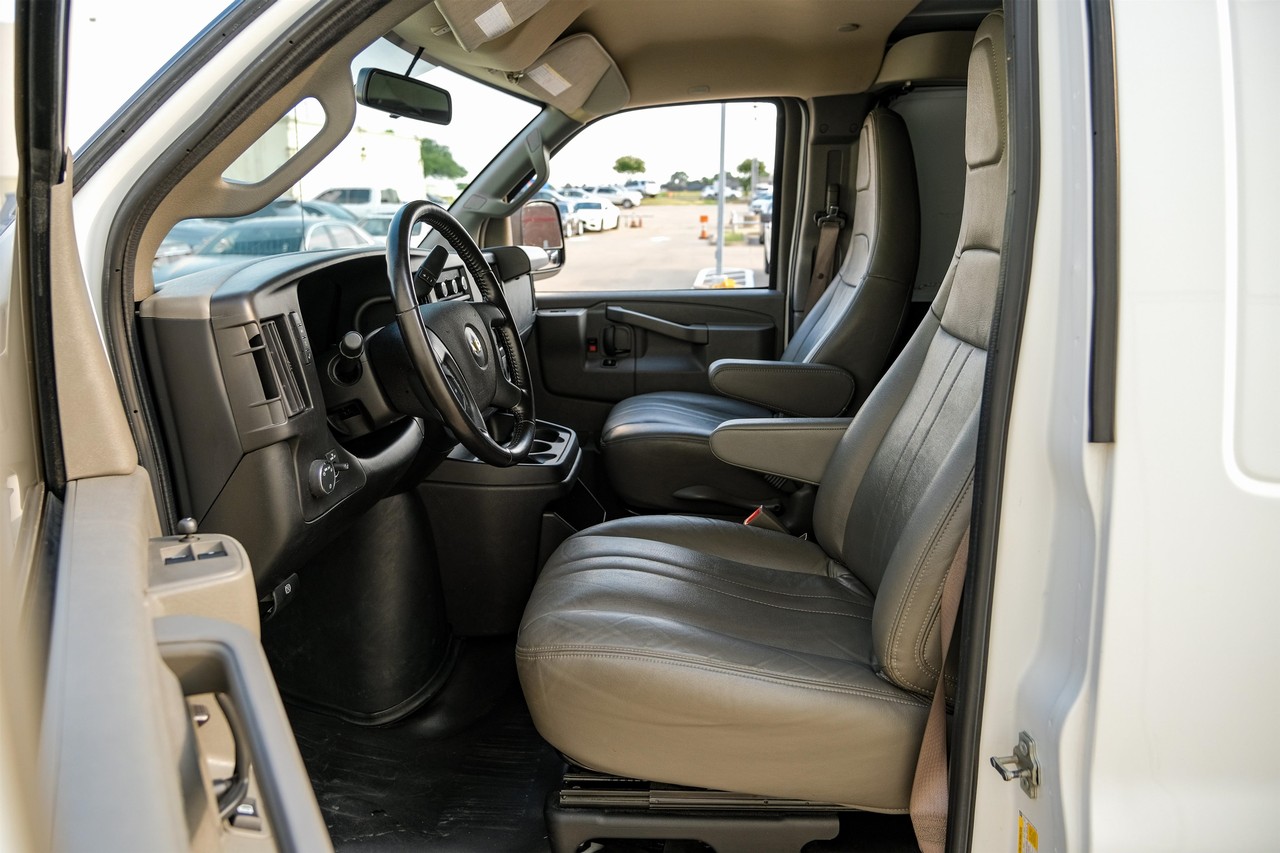 Chevrolet Express Cargo Van Vehicle Main Gallery Image 04
