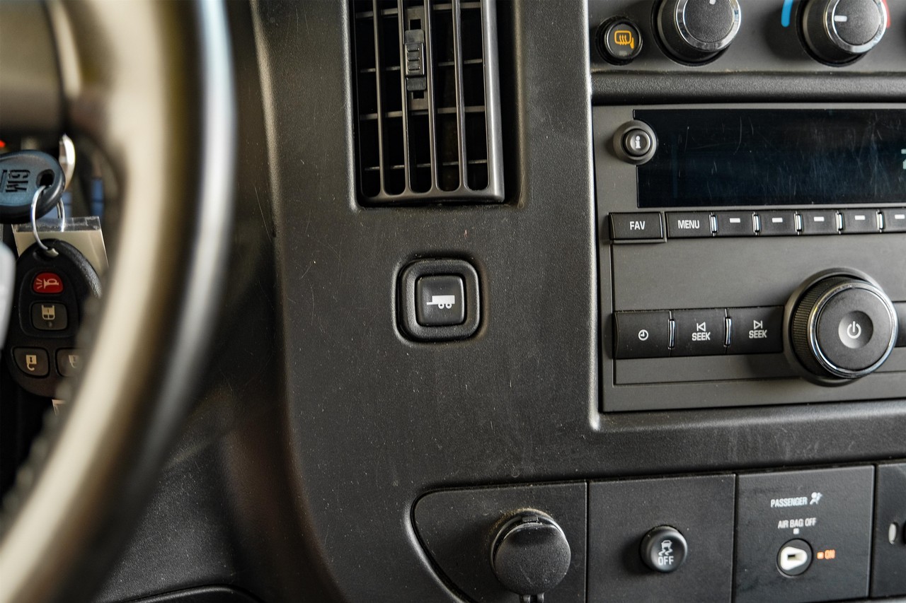 Chevrolet Express Cargo Van Vehicle Main Gallery Image 25