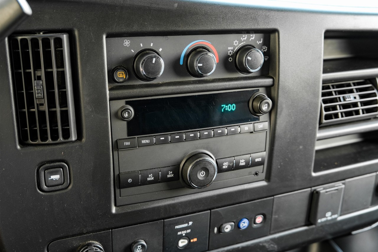 Chevrolet Express Cargo Van Vehicle Main Gallery Image 26