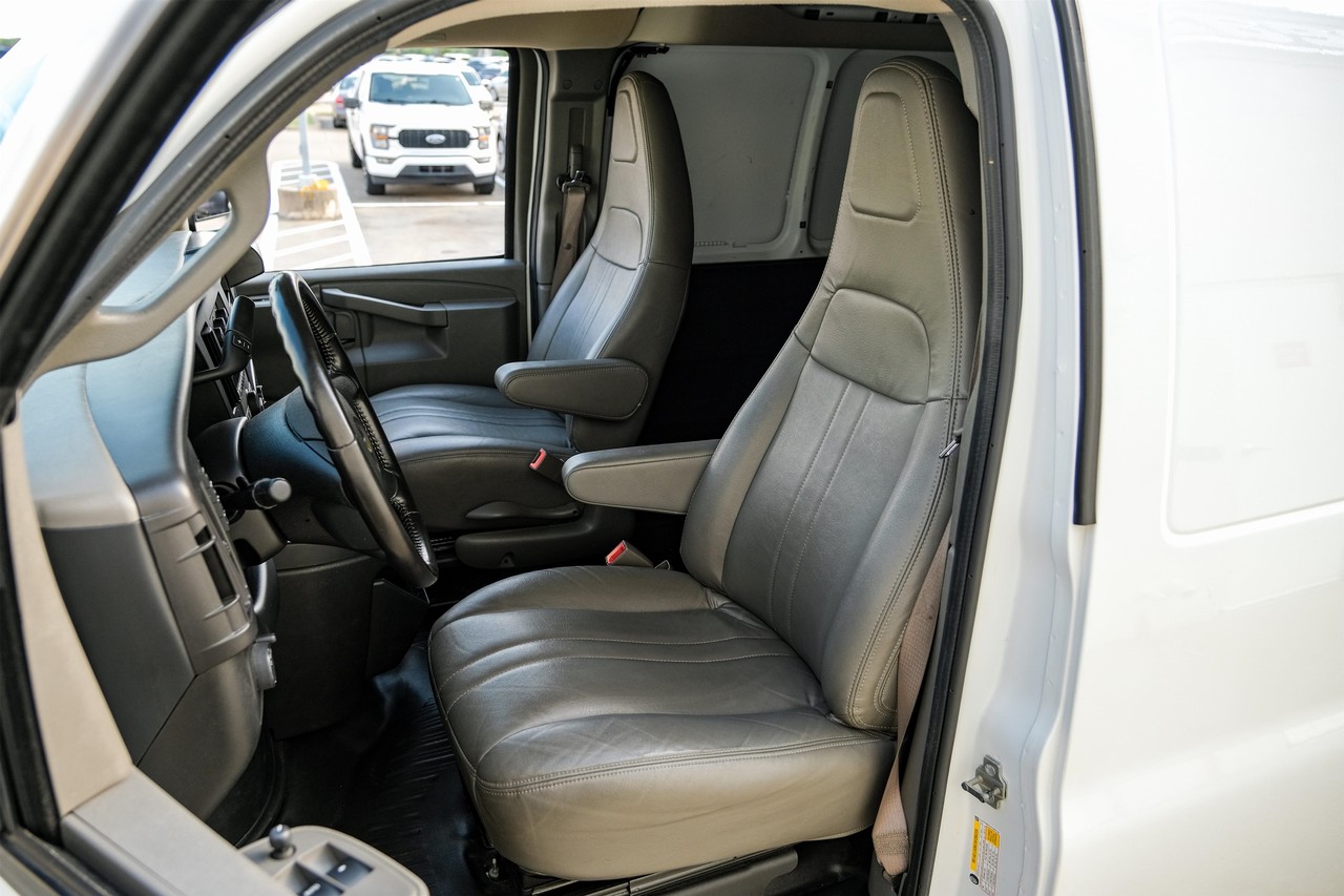 Chevrolet Express Cargo Van Vehicle Main Gallery Image 31