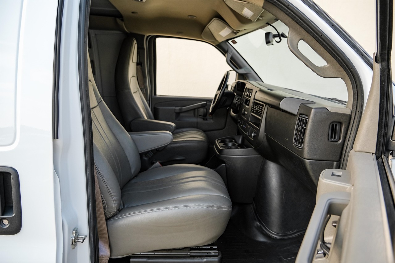 Chevrolet Express Cargo Van Vehicle Main Gallery Image 32