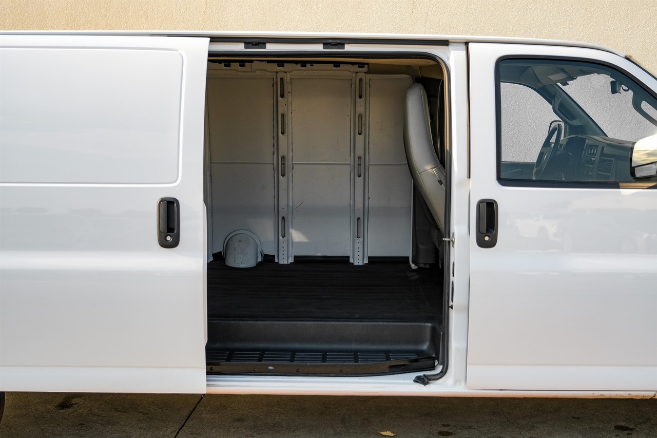 Chevrolet Express Cargo Van Vehicle Main Gallery Image 44