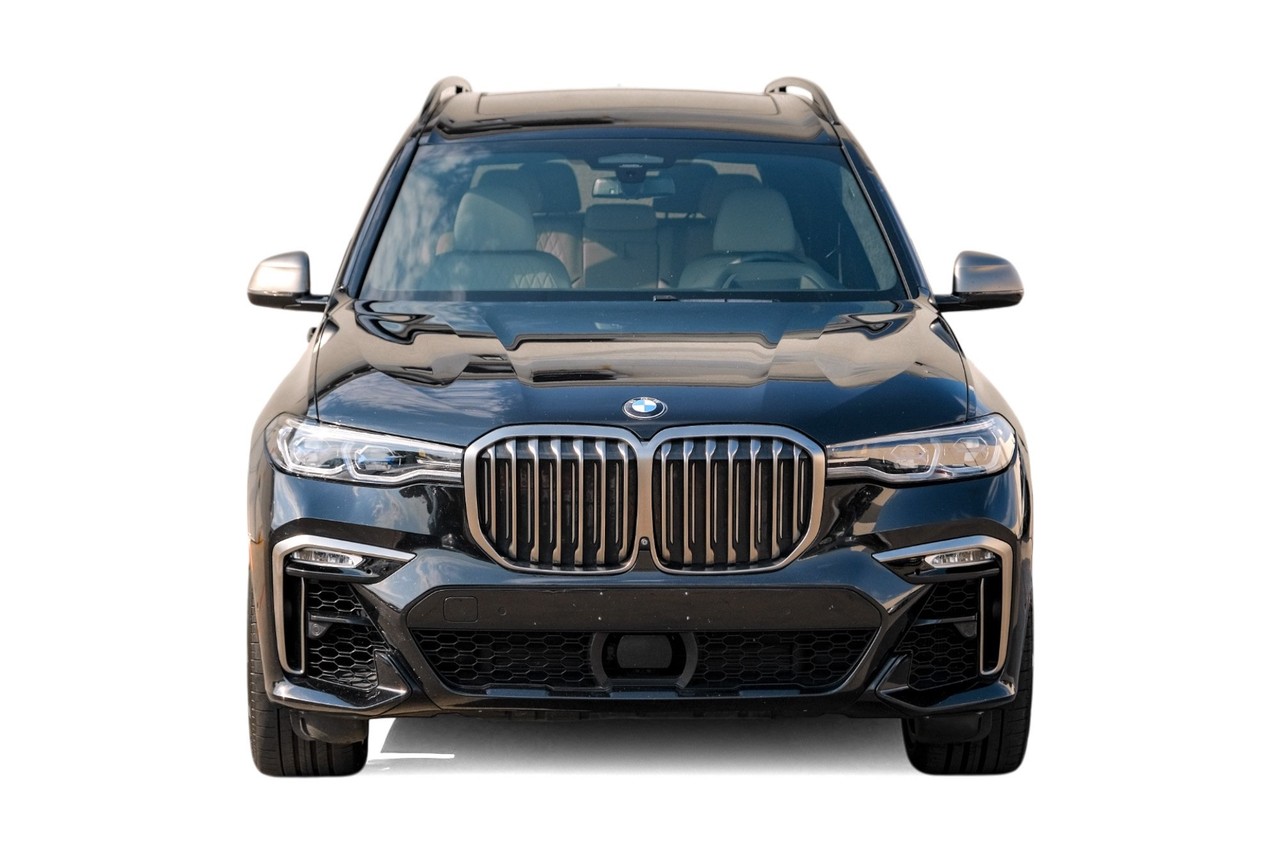 BMW X7 Vehicle Main Gallery Image 06