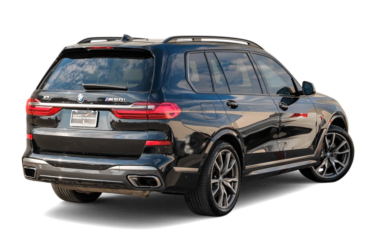 BMW X7 Vehicle Main Gallery Image 09