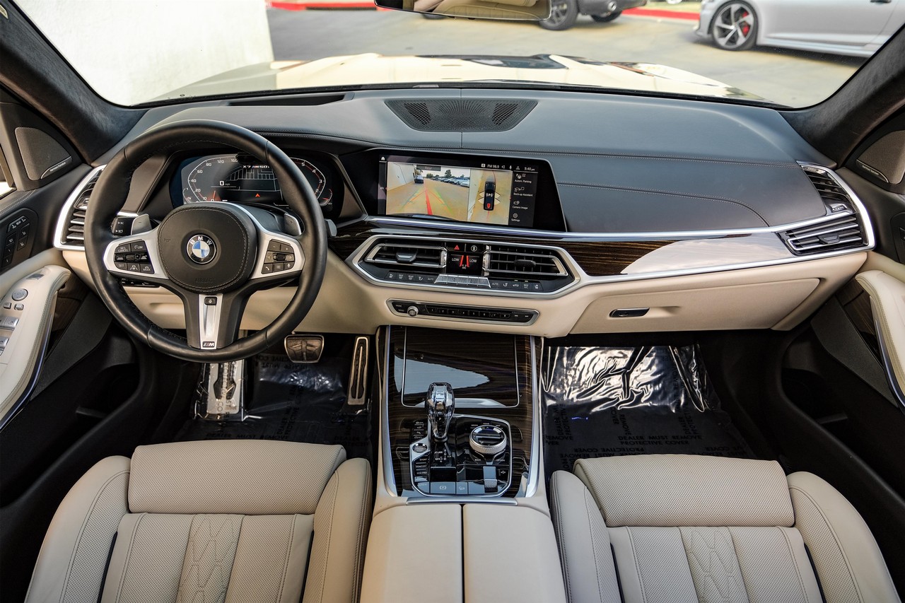 BMW X7 Vehicle Main Gallery Image 15