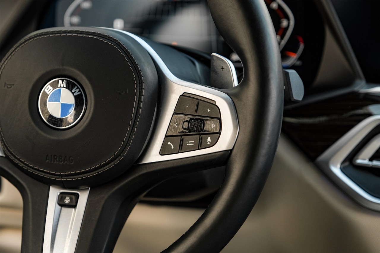 BMW X7 Vehicle Main Gallery Image 18
