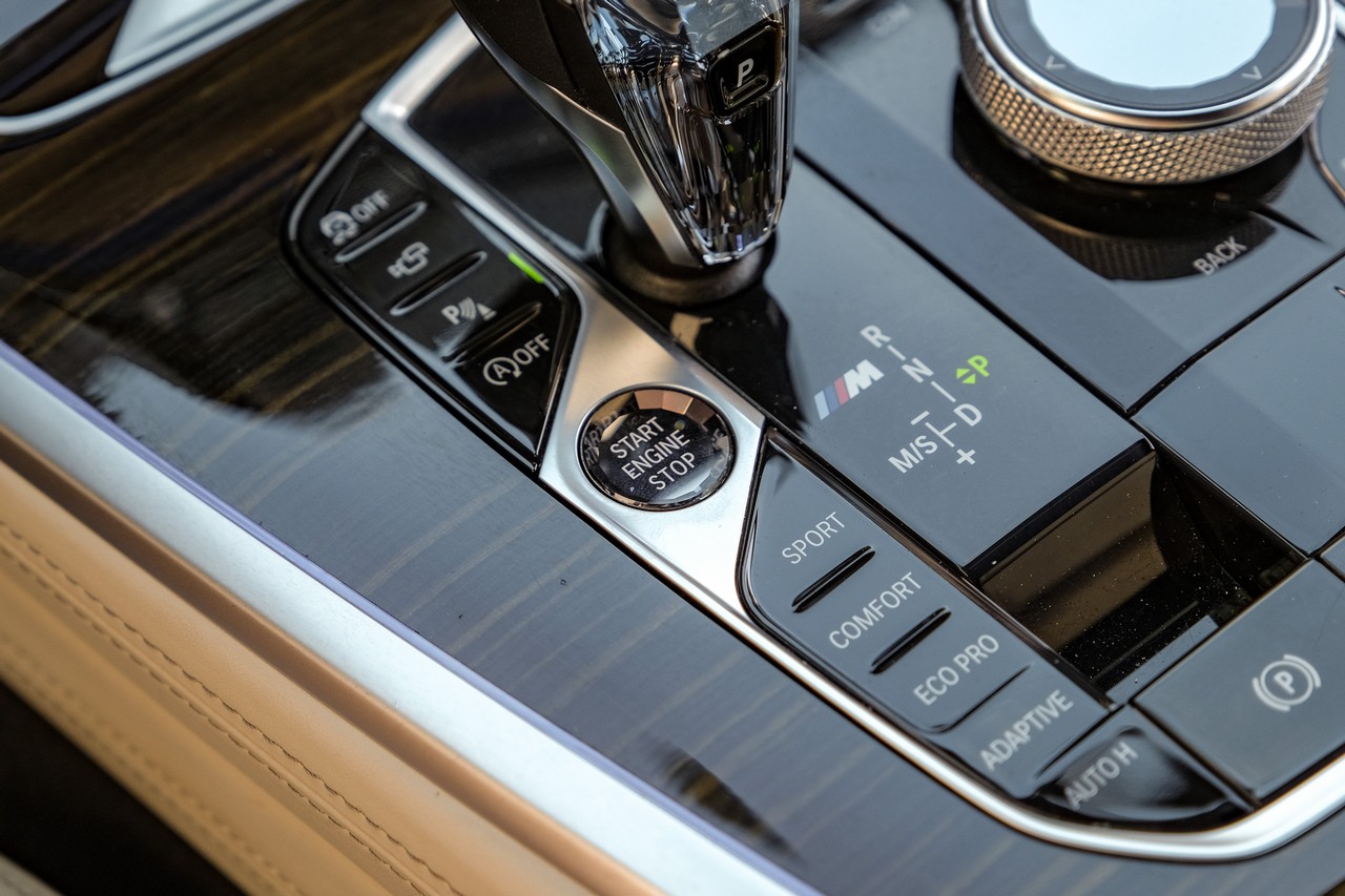 BMW X7 Vehicle Main Gallery Image 22