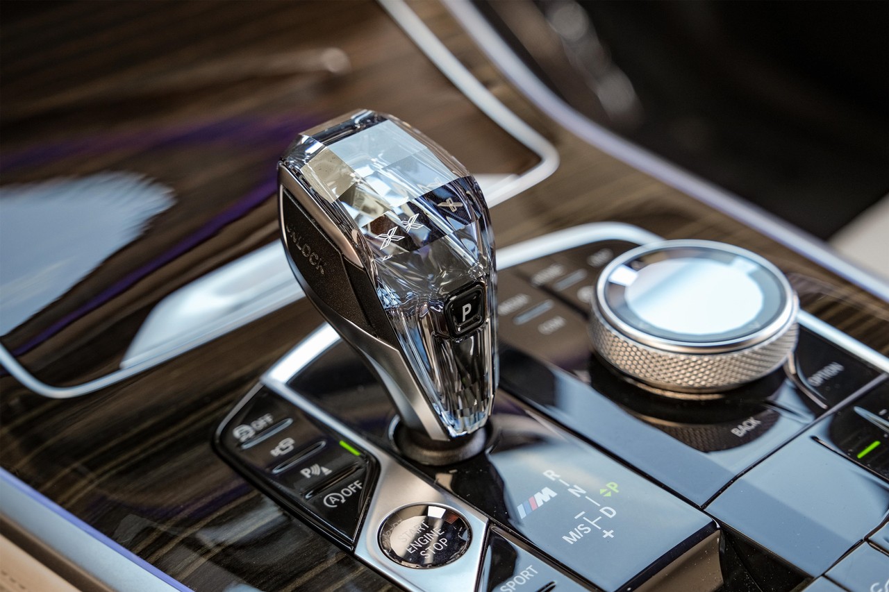 BMW X7 Vehicle Main Gallery Image 28