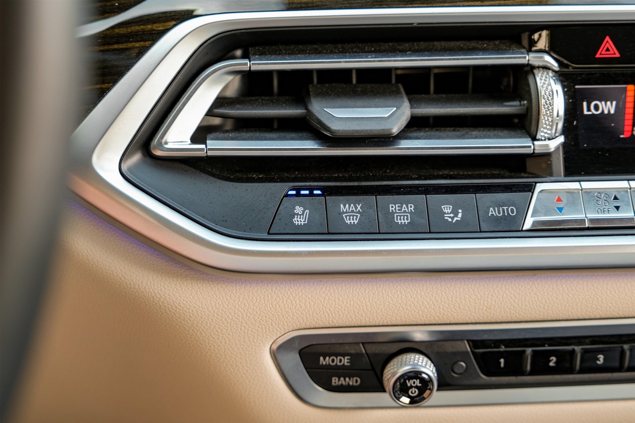 BMW X7 Vehicle Main Gallery Image 32